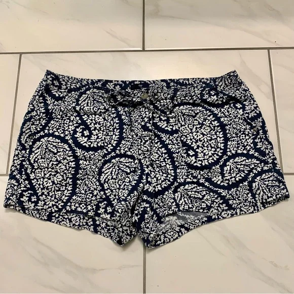 • [GAP] Blue & White Floral Shorts • - Picture 9 of 10